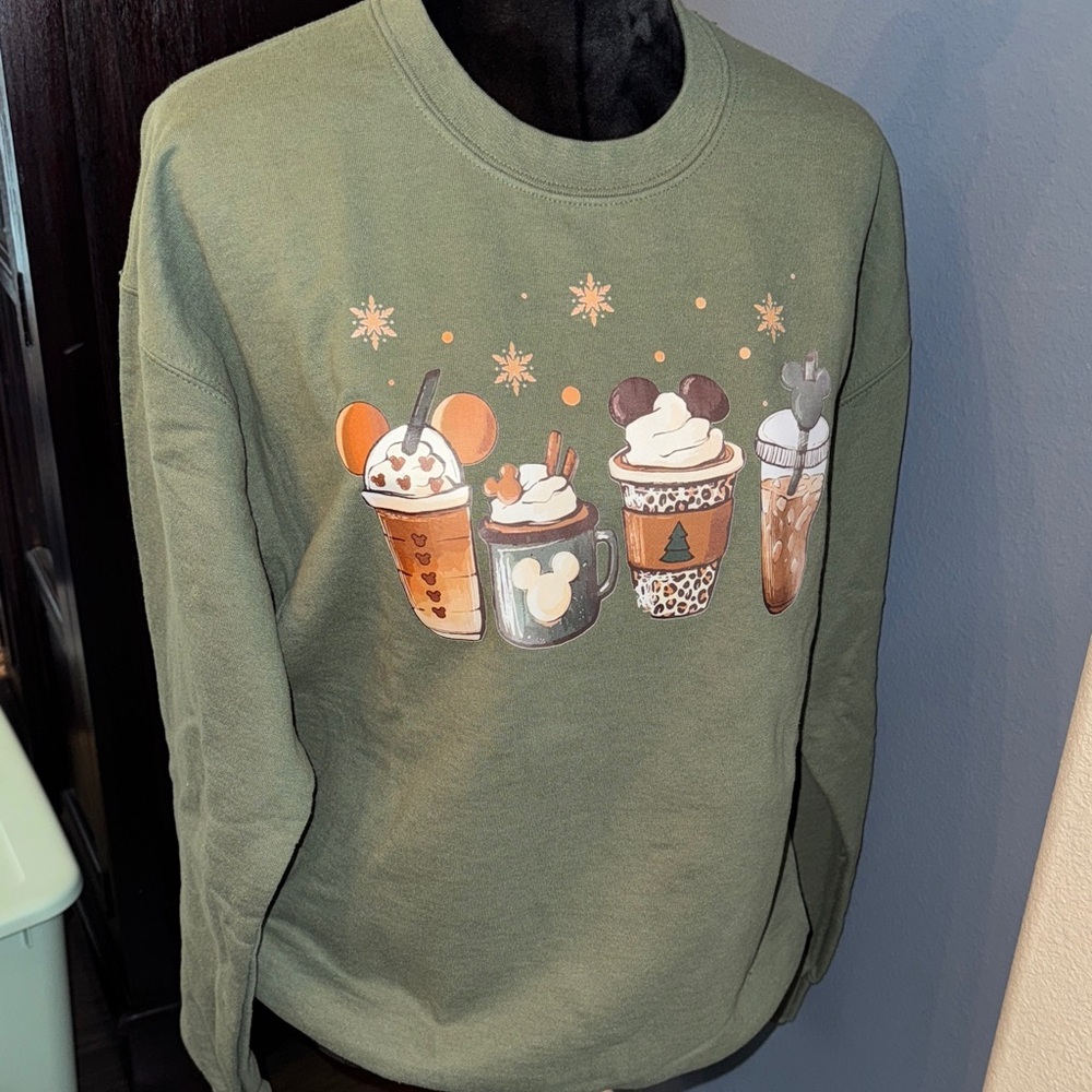 •Disney Holiday shirt•